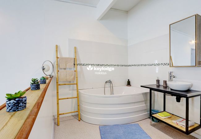 Appartement à Saint Pierre - Liyann, T2 de 50m², proche de la plage de Terre-Sainte Appartement à Saint Pierre - Liyann, T2 de 50m², proche de la plage de Terre-Sainte