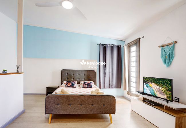 Appartement à Saint Pierre - Liyann, T2 de 50m², proche de la plage de Terre-Sainte Appartement à Saint Pierre - Liyann, T2 de 50m², proche de la plage de Terre-Sainte