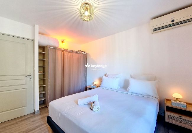 Appartement à Saint Denis - T2 – Ecrin de douceur - 42 m2 – à 10 min du centre-ville de Saint-Denis Appartement à Saint Denis - T2 – Ecrin de douceur - 42 m2 – à 10 min du centre-ville de Saint-Denis