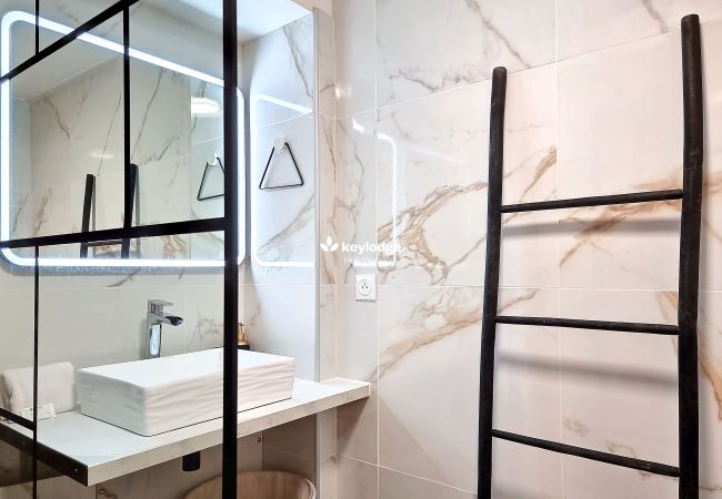 Appartement à Saint Denis - T2 – Ecrin de douceur - 42 m2 – à 10 min du centre-ville de Saint-Denis Appartement à Saint Denis - T2 – Ecrin de douceur - 42 m2 – à 10 min du centre-ville de Saint-Denis