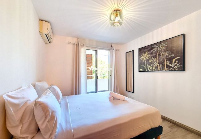 Appartement à Saint Denis - T2 – Ecrin de douceur - 42 m2 – à 10 min du centre-ville de Saint-Denis Appartement à Saint Denis - T2 – Ecrin de douceur - 42 m2 – à 10 min du centre-ville de Saint-Denis