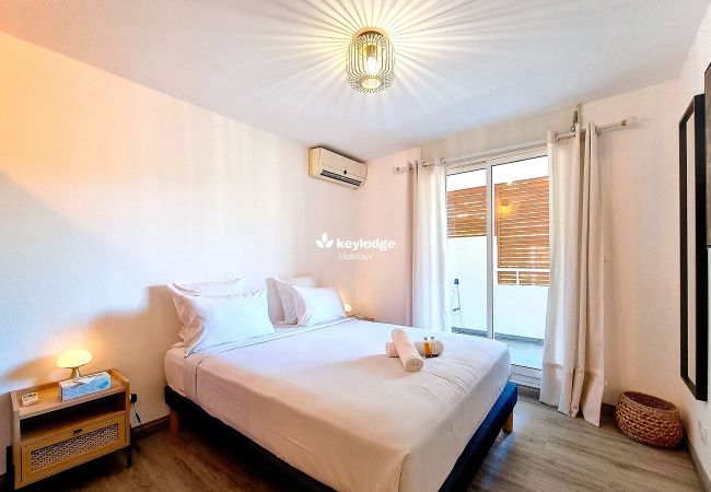 Appartement à Saint Denis - T2 – Ecrin de douceur - 42 m2 – à 10 min du centre-ville de Saint-Denis Appartement à Saint Denis - T2 – Ecrin de douceur - 42 m2 – à 10 min du centre-ville de Saint-Denis
