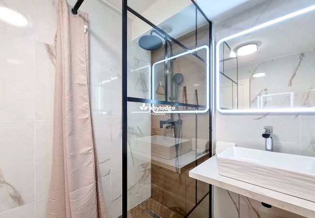 Appartement à Saint Denis - T2 – Ecrin de douceur - 42 m2 – à 10 min du centre-ville de Saint-Denis Appartement à Saint Denis - T2 – Ecrin de douceur - 42 m2 – à 10 min du centre-ville de Saint-Denis