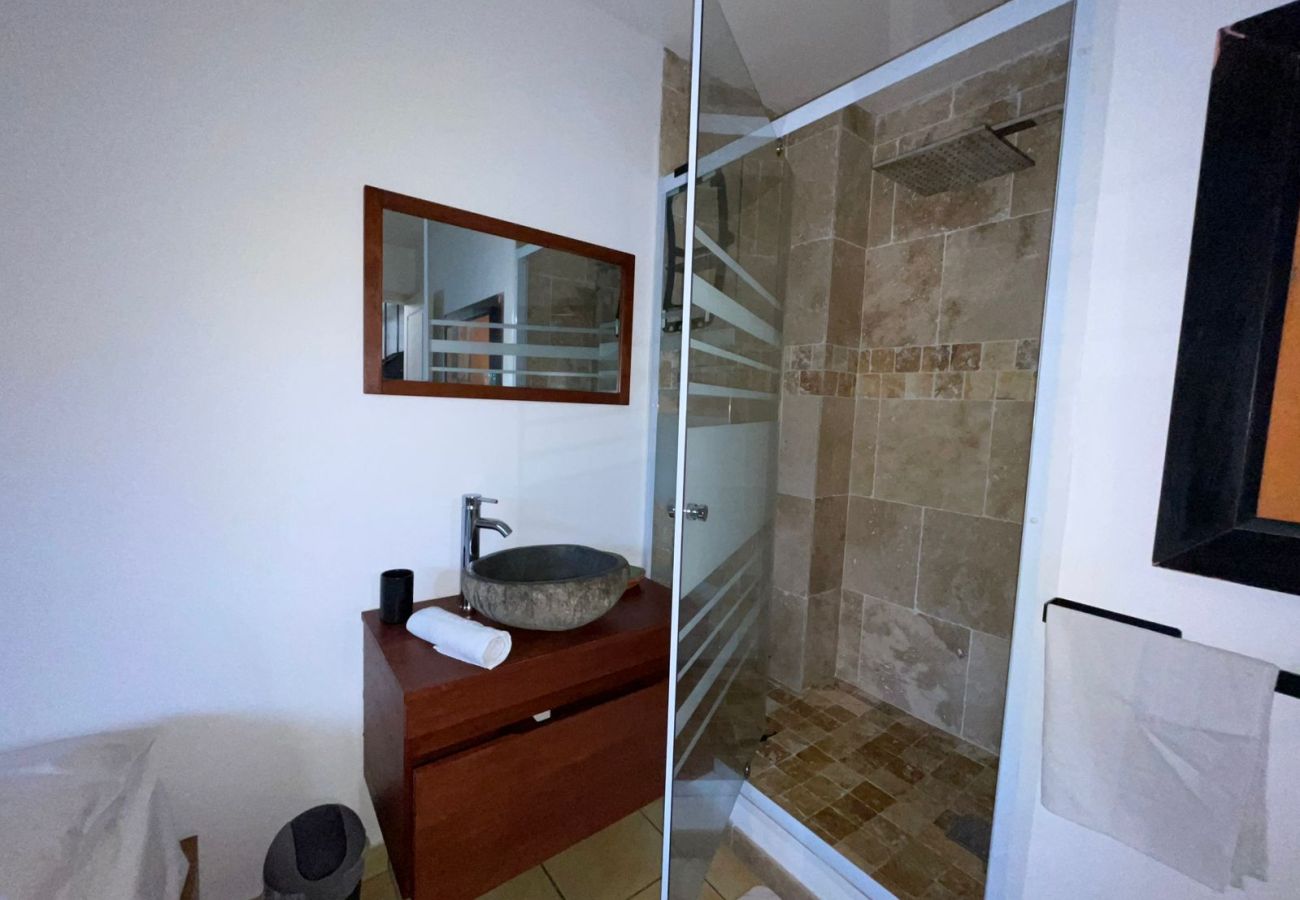 Appartement à Saint-Gilles les Bains - T3 Hevi – 68m² avec terrasse extérieure et piscine commune – La Saline-les-Bains