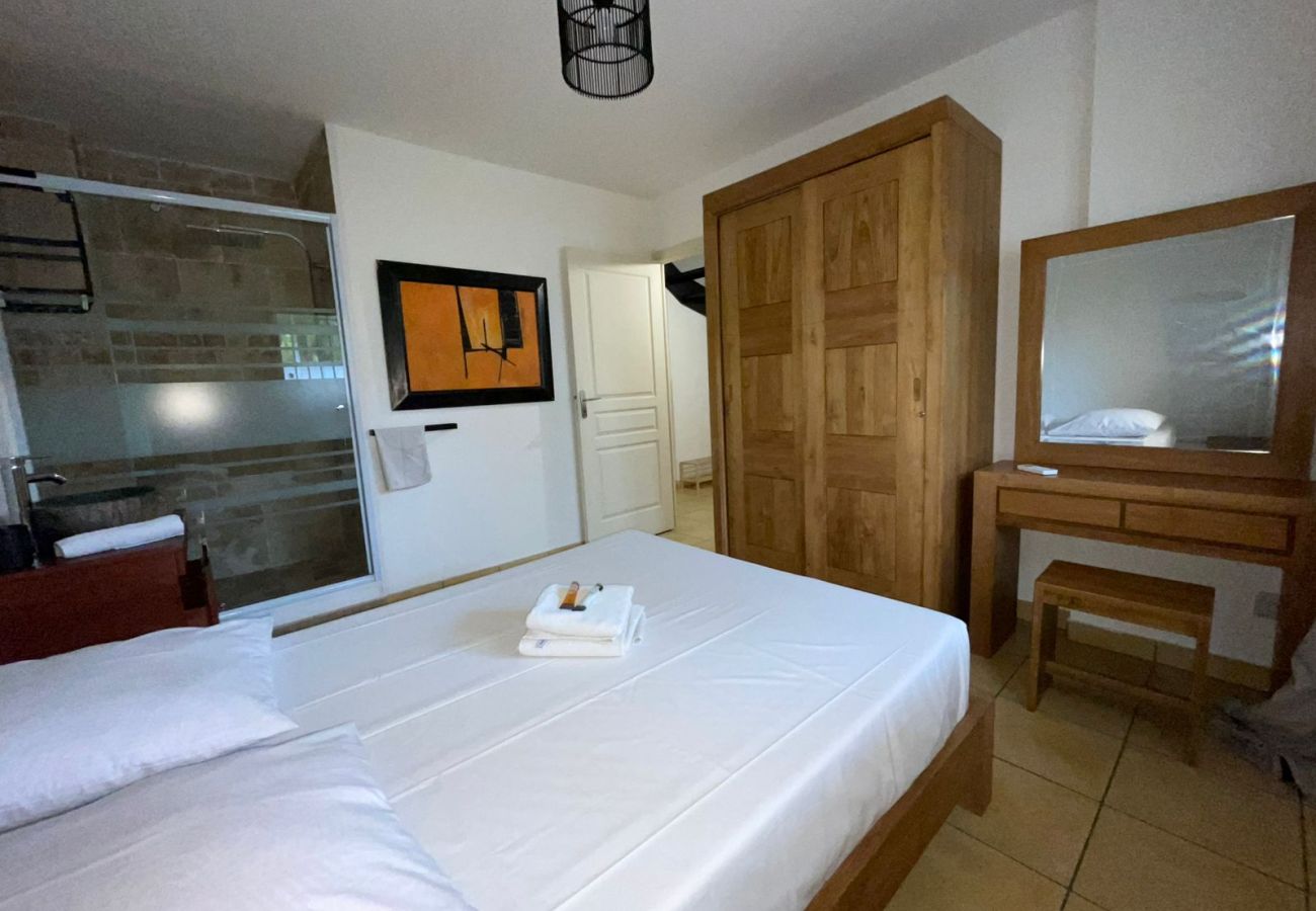 Appartement à Saint-Gilles les Bains - T3 Hevi – 68m² avec terrasse extérieure et piscine commune – La Saline-les-Bains