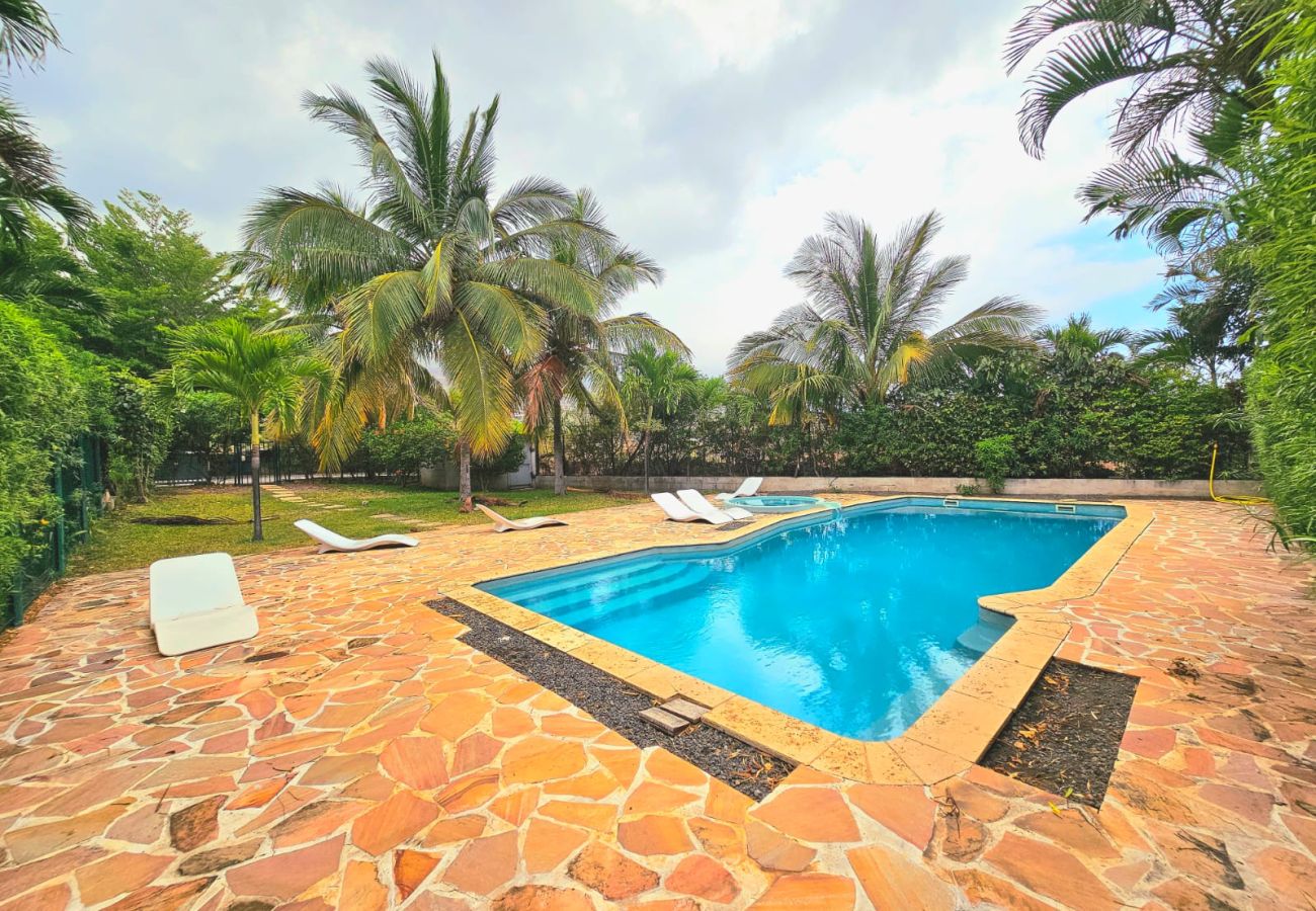 Appartement à Saint-Gilles les Bains - T3 Hevi – 68m² avec terrasse extérieure et piscine commune – La Saline-les-Bains