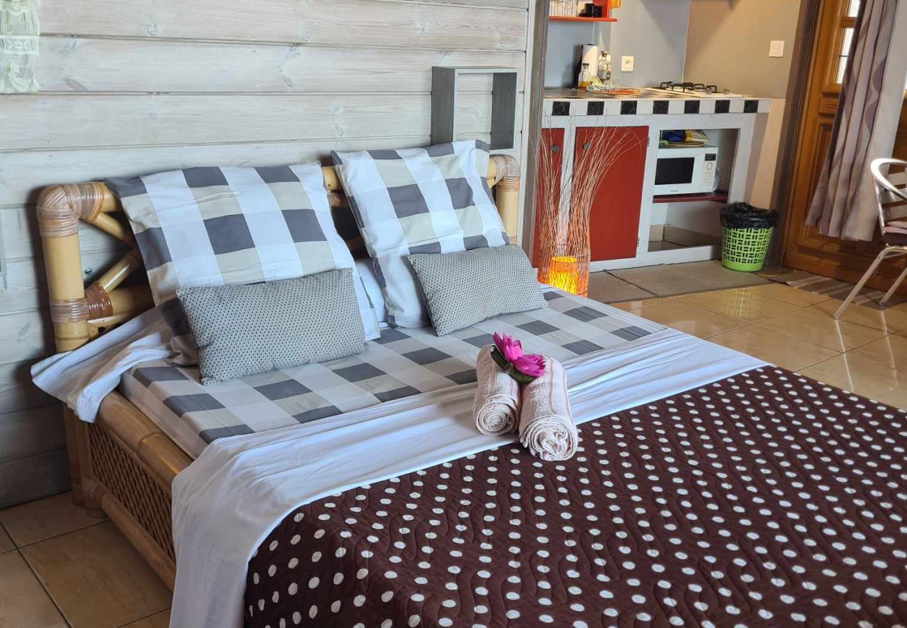 Maison à L'Étang-Salé - Vetibunga Bungalow –25m² avec Jacuzzi – Etang-Salé