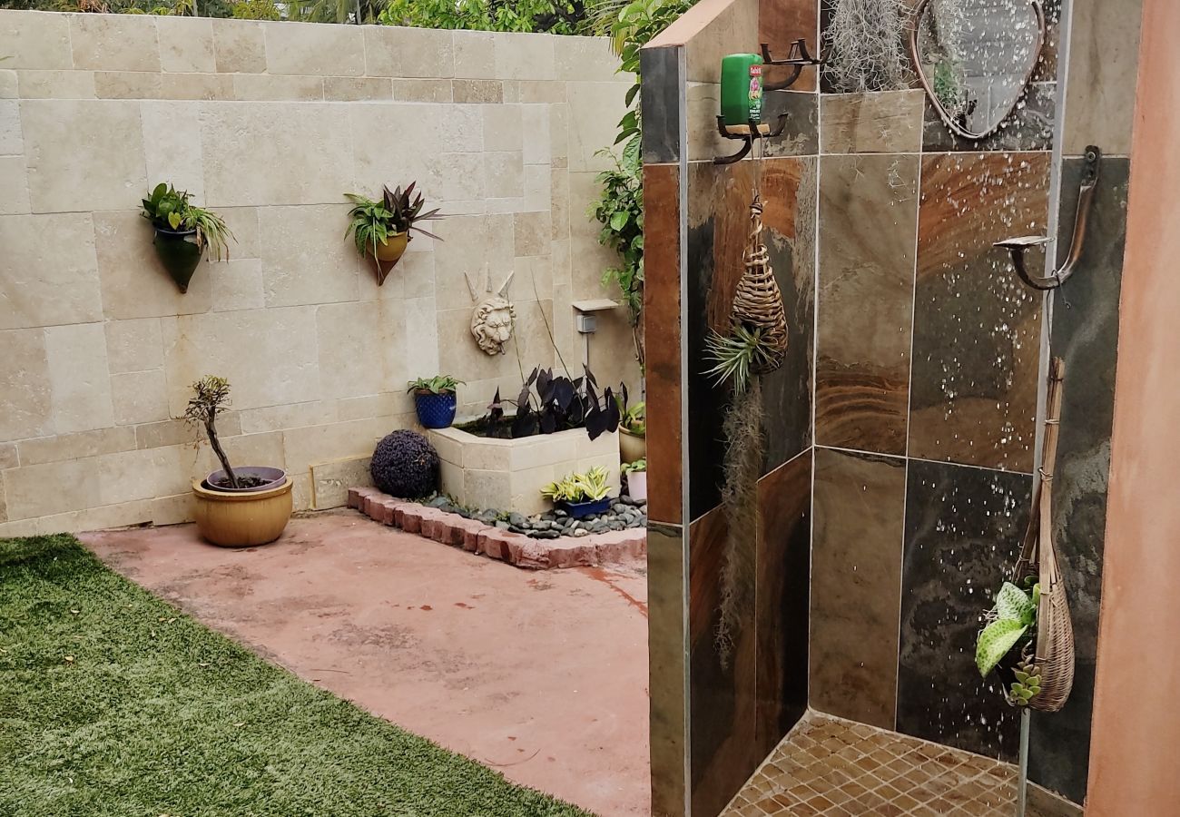 Maison à L'Étang-Salé - Vetibunga Bungalow –25m² avec Jacuzzi – Etang-Salé