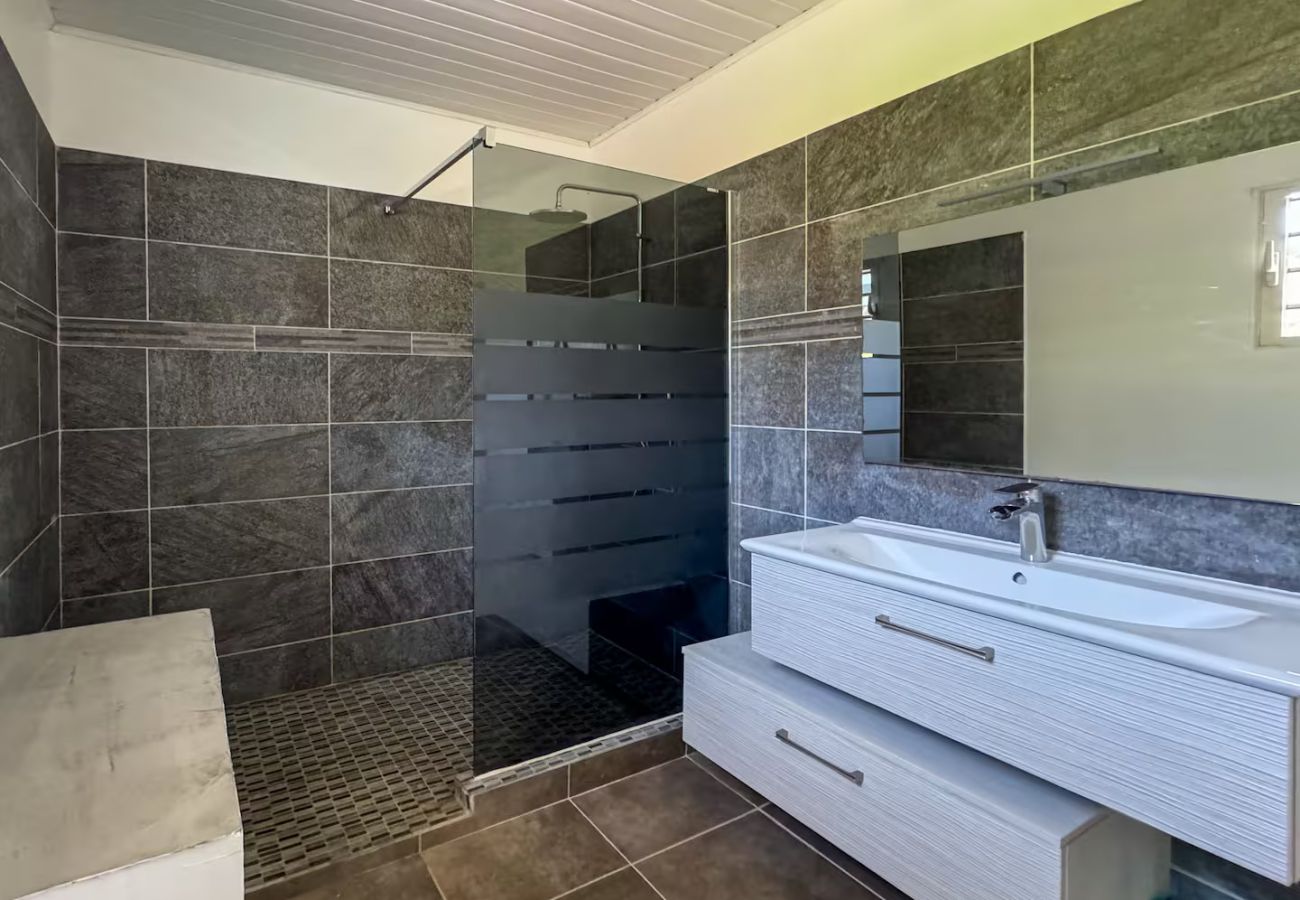 Maison à LA POSSESSION - Evasion-Dos D’ane*** – villa 4 chambres jacuzzi – La Possession