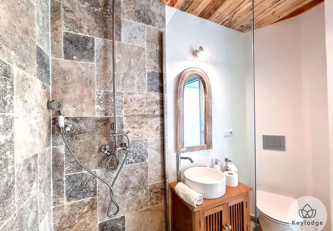 Appartement à Saint-Gilles les Bains - Étoile Bleue - T4 de 150m2 au centre de St-Gilles