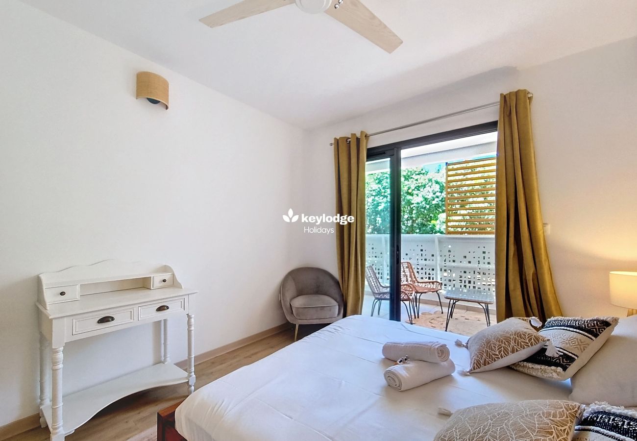 Appartement à L'Étang-Salé - Ecrin Salé – T2 rénové de 64 m² - Location Appartement L’Etang-Salé