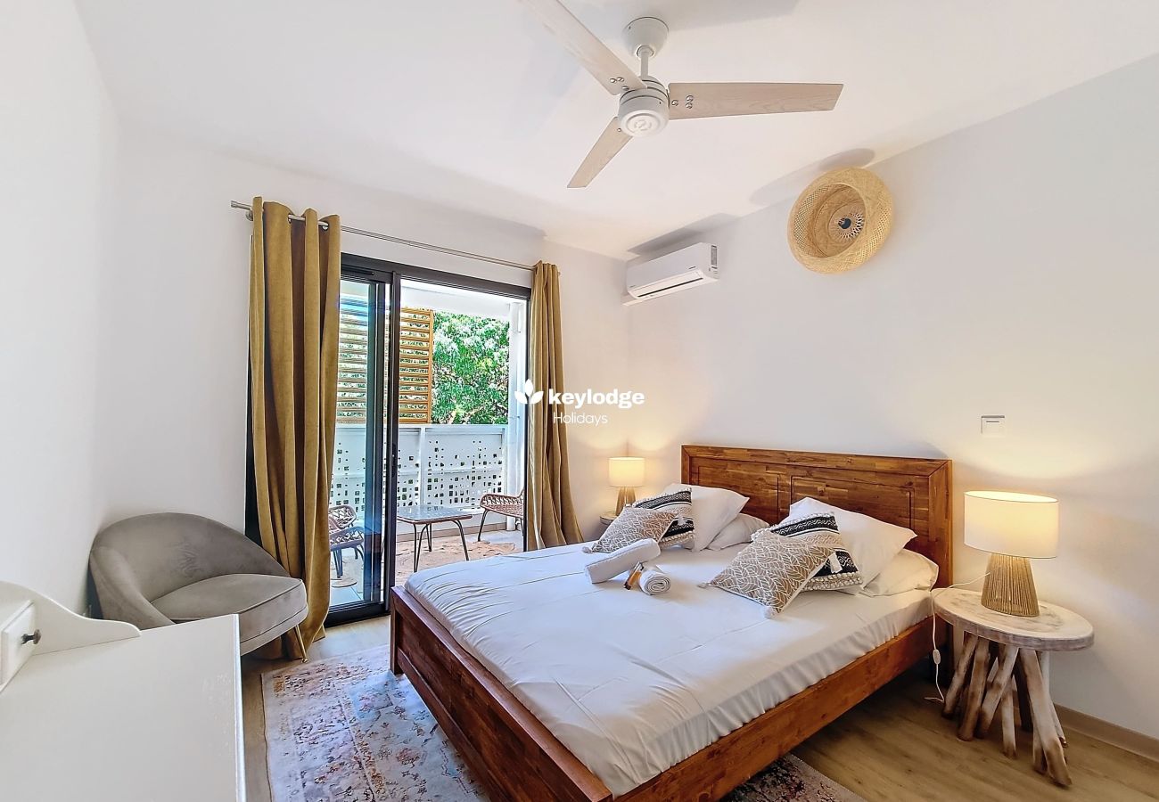 Appartement à L'Étang-Salé - Ecrin Salé – T2 rénové de 64 m² - Location Appartement L’Etang-Salé