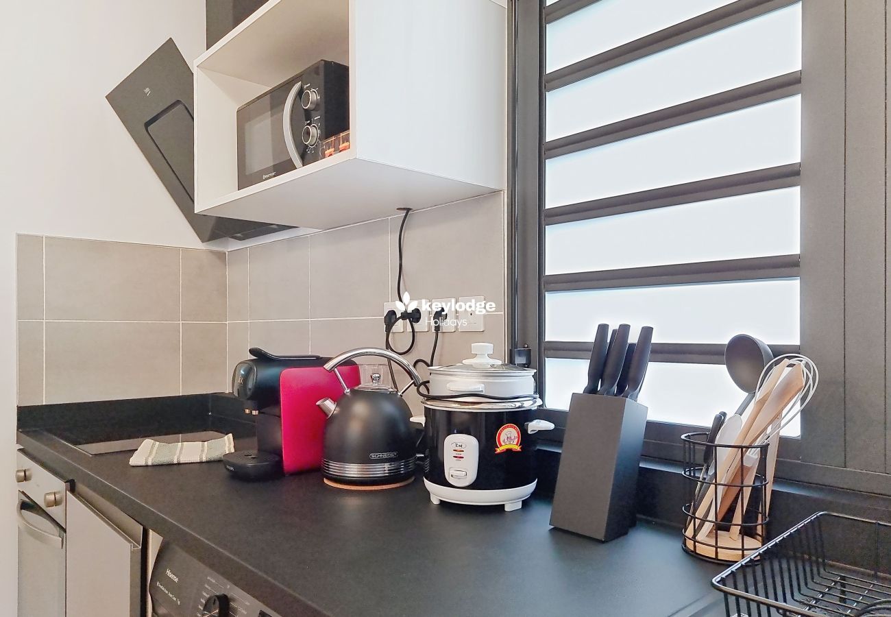 Appartement à L'Étang-Salé - Ecrin Salé – T2 rénové de 64 m² - Location Appartement L’Etang-Salé