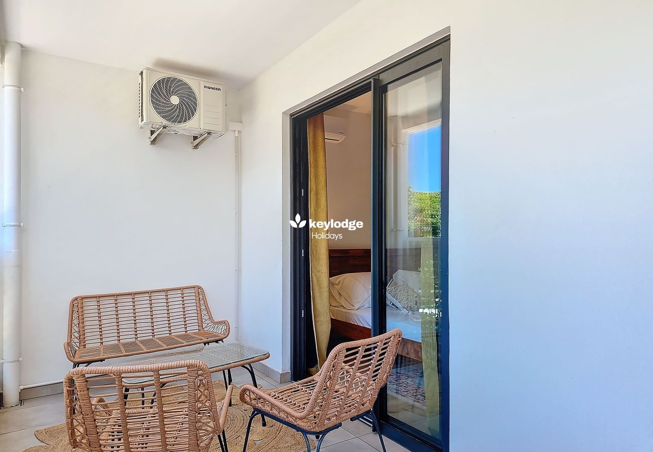Appartement à L'Étang-Salé - Ecrin Salé – T2 rénové de 64 m² - Location Appartement L’Etang-Salé