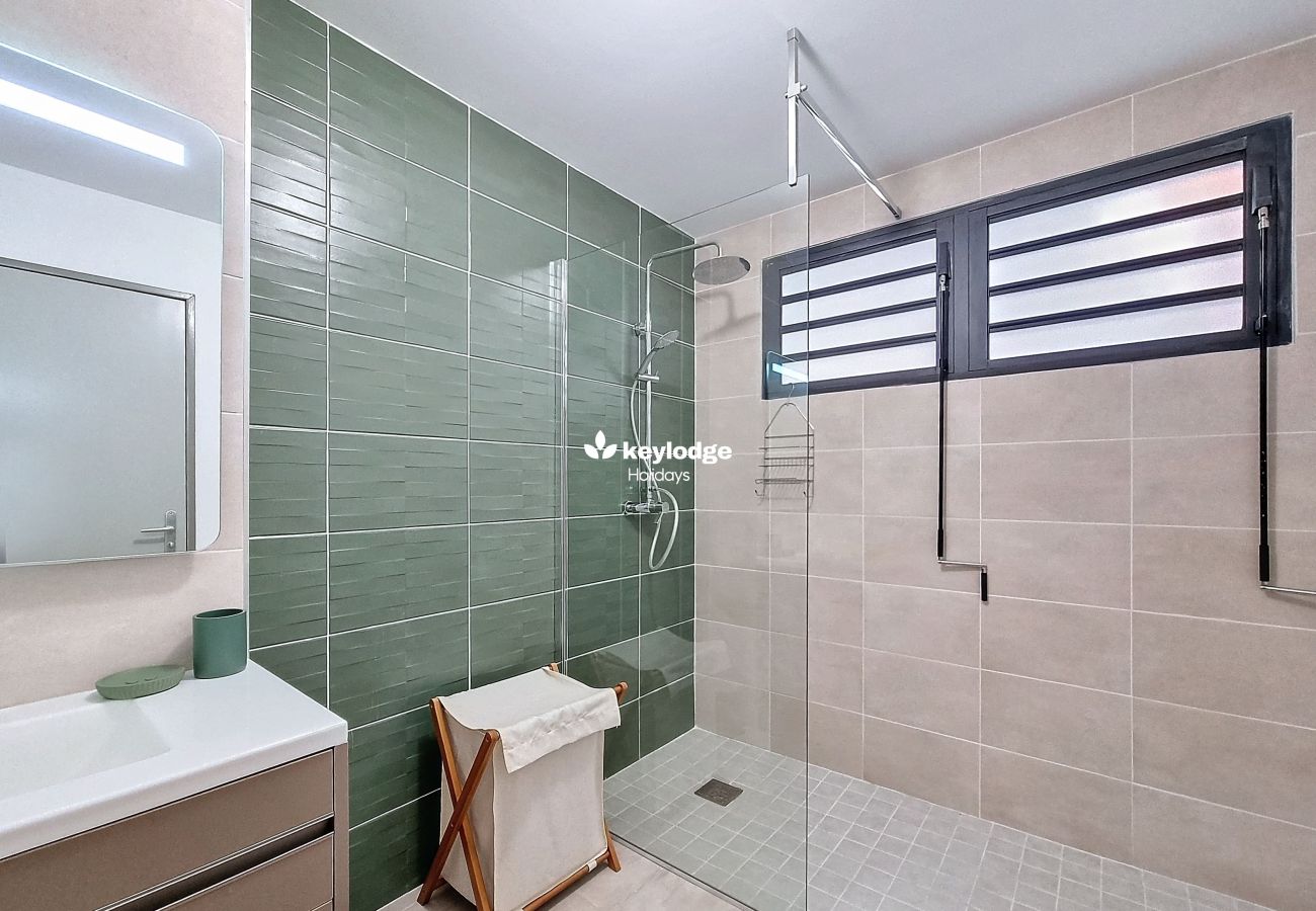 Appartement à L'Étang-Salé - Ecrin Salé – T2 rénové de 64 m² - Location Appartement L’Etang-Salé