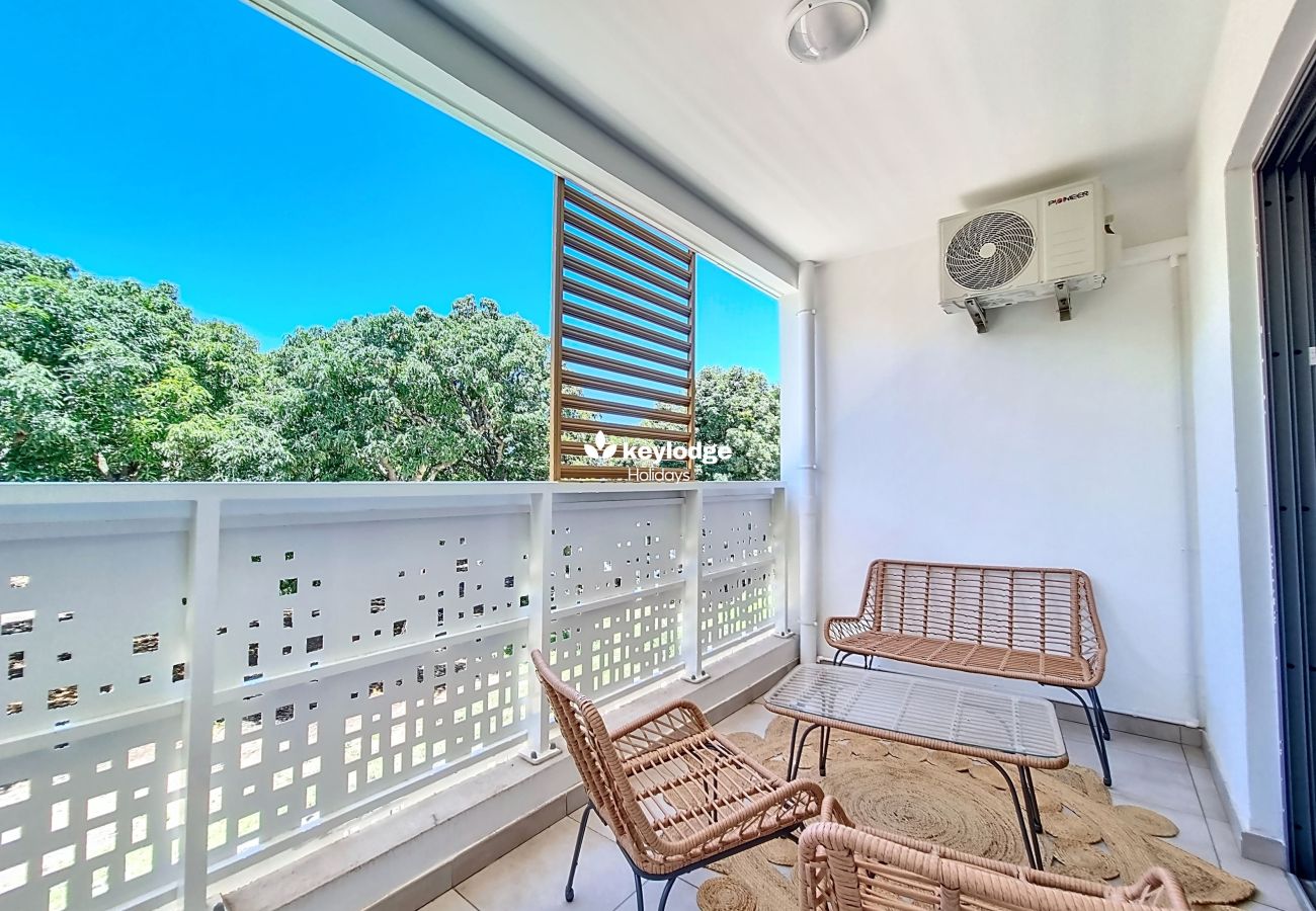 Appartement à L'Étang-Salé - Ecrin Salé – T2 rénové de 64 m² - Location Appartement L’Etang-Salé