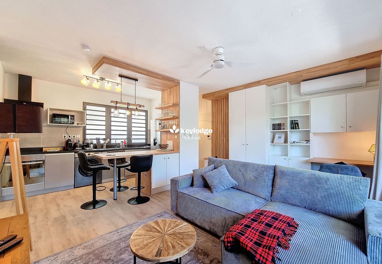 Appartement à L'Étang-Salé - Ecrin Salé – T2 rénové de 64 m² - Location Appartement L’Etang-Salé