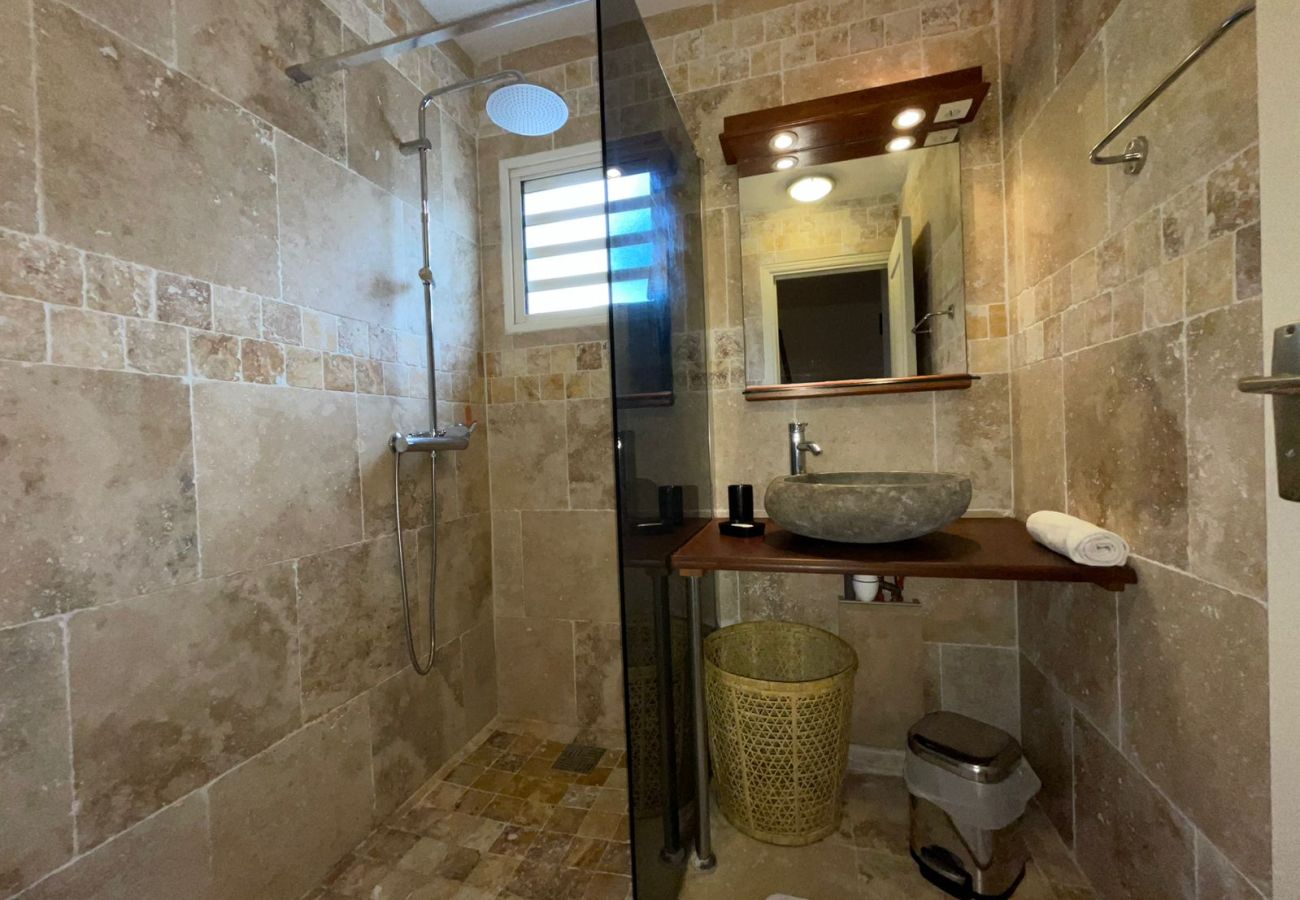 Appartement à Saint-Gilles les Bains - T3 Hevi – 68m² avec terrasse extérieure et piscine commune – La Saline-les-Bains